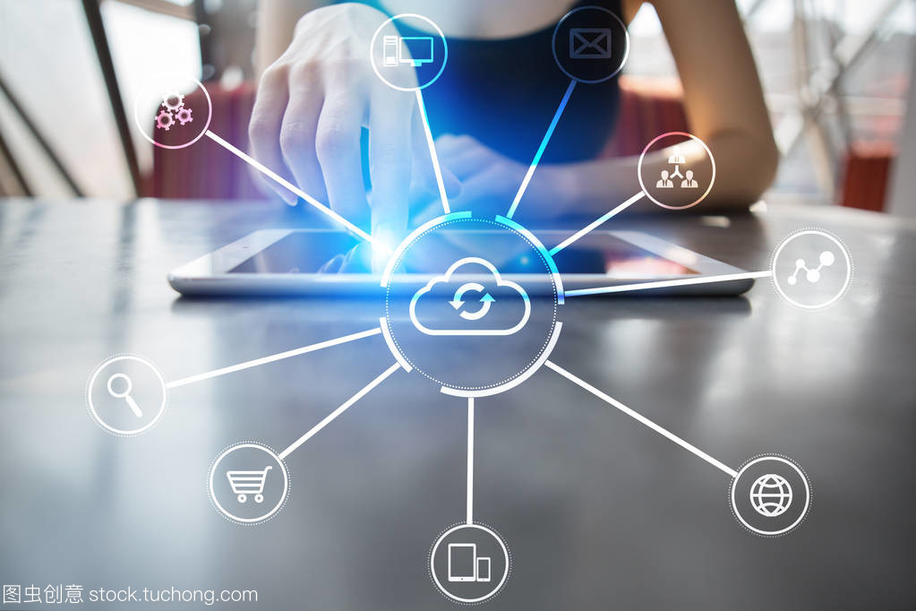 云技术驱动下的数据存储与互联网服务革新